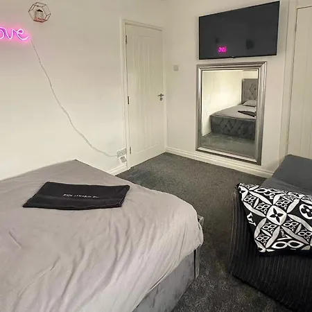 The Hideaway * Bradford (West Yorkshire)